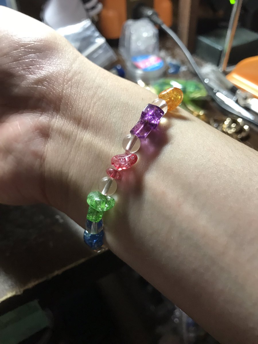 無料10連ガチャで貯めて作った育成ジェムリング風ブレスレットを作ってみました。
こんなん需要無さそうだけど一応何個か作ってみます。 