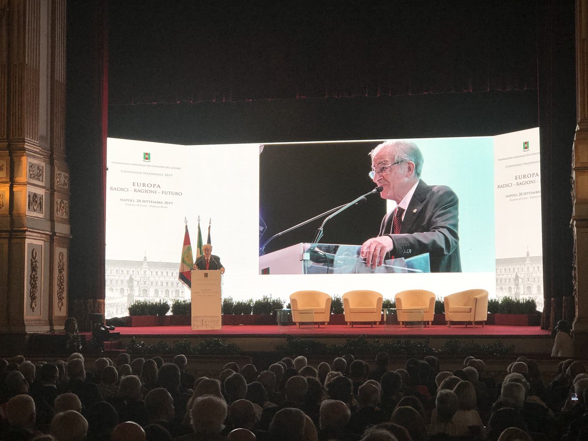 cavalierilavoro's tweet photo. Senza massicci investimenti non si rilancia né la crescita innovativa ed ecocompatibile dell’Europa, né le condizioni di co-sviluppo del bacino del mediterraneo per gestire movimenti migratori di mega dimensioni. #AlbertoQuadrioCurzio 
#EuropaRadiciRagioniFuturo #Napoli2019 https://t.co/WU9M7f4Nh9