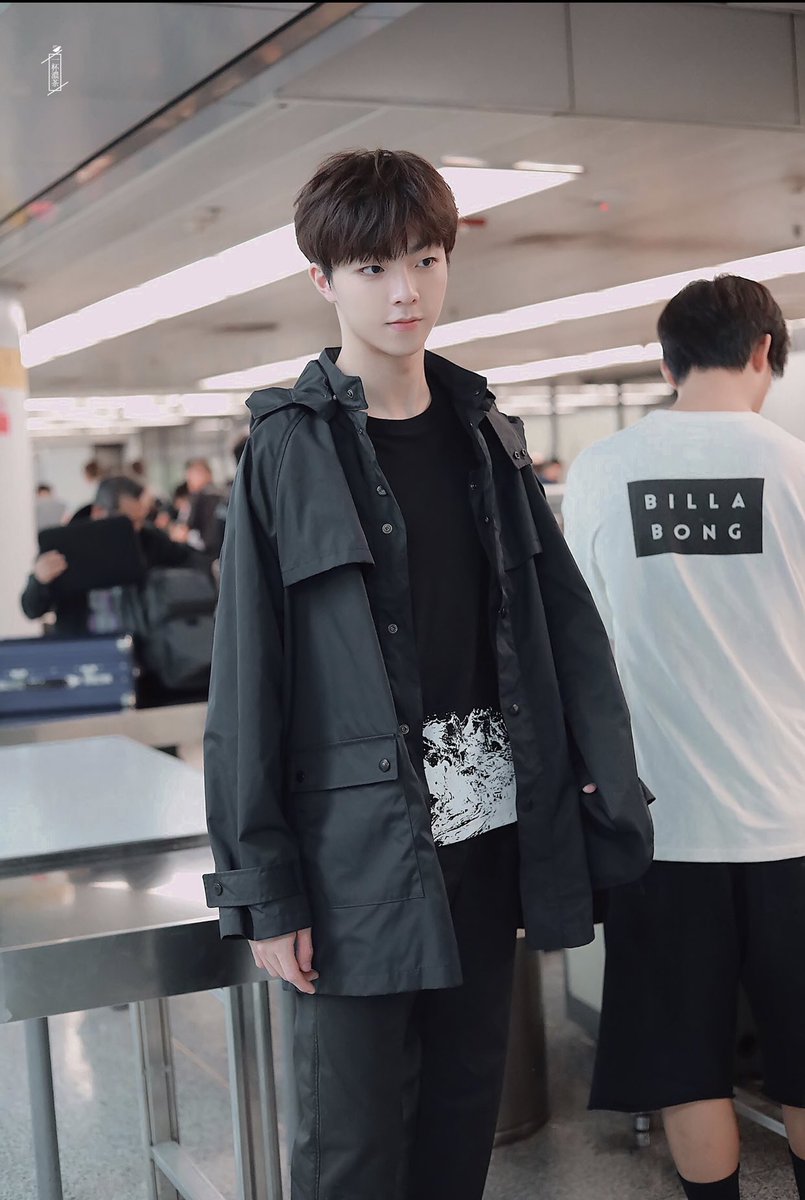 chenlinongpics's tweet photo. mom i love him so much😭

#chenlinong #陈立农 #百分九少年 https://t.co/58q5zznqwg