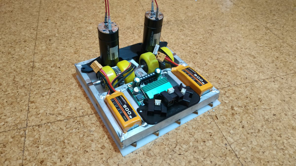 OPRobots's tweet photo. Nuestro robot de #megasumo empieza a crecer!!! https://t.co/khaGExxIUm