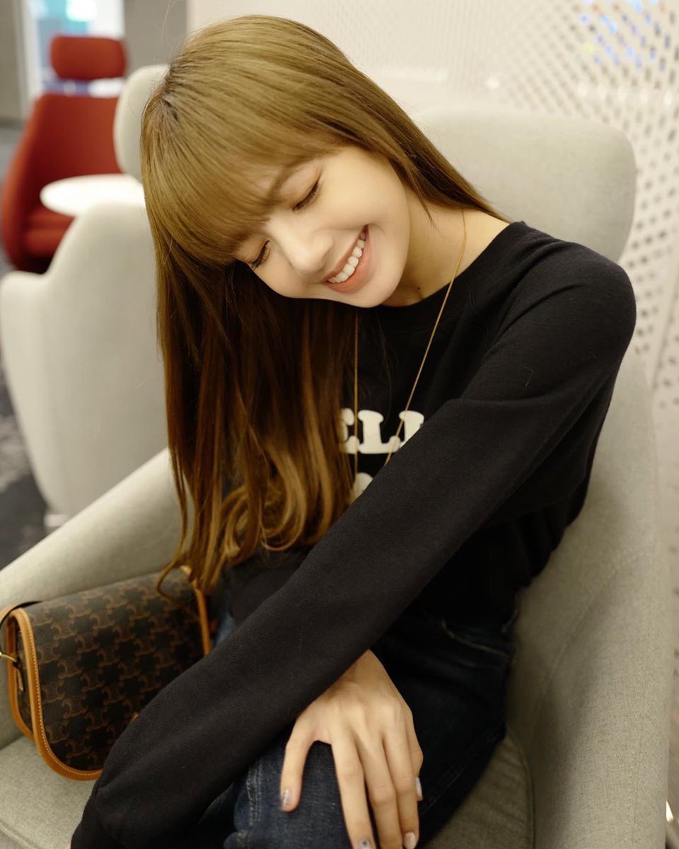 Ialisapics's tweet photo. #BLACKPINK #LISA #리사 https://t.co/sTY3r3CaLl