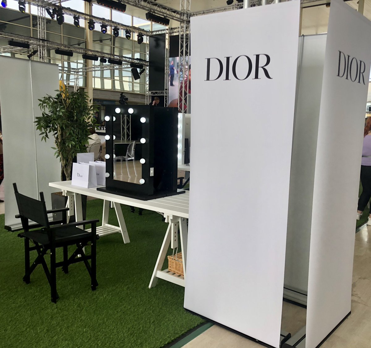 centremk's tweet image. Our makeup destinations are here at #StyleFest to give you tips and tricks, plus free makeovers! We have a range of brands from The Body Shop, Estée Lauder, Becca and more!💋Opposite John Lewis in Middleton Hall.