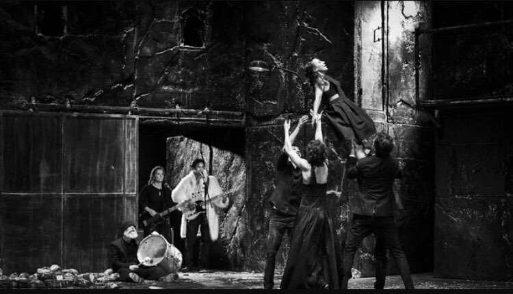 Esta temporada 2019/2020 me encontraréis en la #Falaise de <a href="/barodevel/">lebrun</a> Hemos arrancado en el <a href="/teatrelliure/">Teatre Lliure</a> y estaremos hasta el 13 de octubre ( parecen muchos días pero pasan volando, corred al teatro). Aprendiendo y disfrutando con este grupo de artistas increíbles.