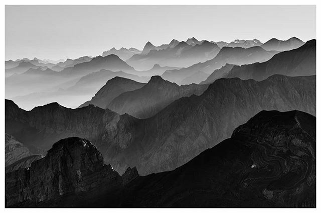 mattlems's tweet photo. C'était il y a une semaine depuis L'Oldenhorn, le soleil nous a fait son show avant que les coureurs de l'humani'trail ne viennent affronter la montée de ce sommet à 3123m!!
**********
Fujifilm X-H1|XF50140
**********
#_fujilove_ #myfujilove #fujifeed #f… https://t.co/SU2t7GsTFw https://t.co/LVGLkk9xll