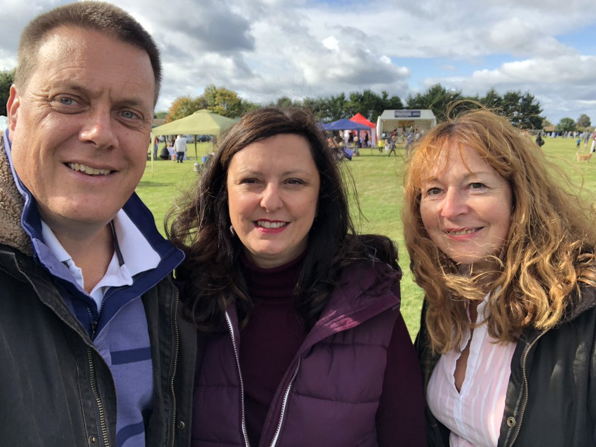 _timpollard's tweet photo. And then there were three! @YvetteHopley Community Day now in full swing. #lovesanderstead https://t.co/J6yfLroh3Y