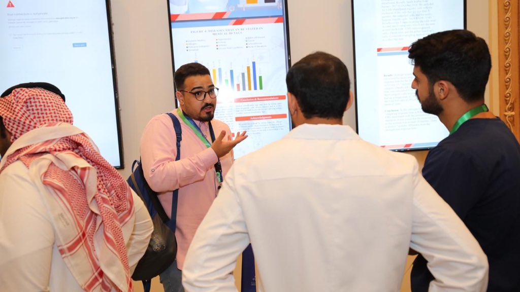 انطلقت اليوم أعمال المؤتمر الدولي الأول للخدمات الطبية الطارئة بتنظيم <a href="/PSCEMS_KSU/">P.S.C.E.M.S. - K.S.U</a>  وبمشاركة  <a href="/mediasrca/">هيئة الهلال الأحمر السعودي</a> ويهدف المؤتمر إلى مواكبة المستجدات العلمية الحديثة للخدمات الطبية الطارئة على المستوى الإقليمي والعالمي.
 #EMSTOMORROW