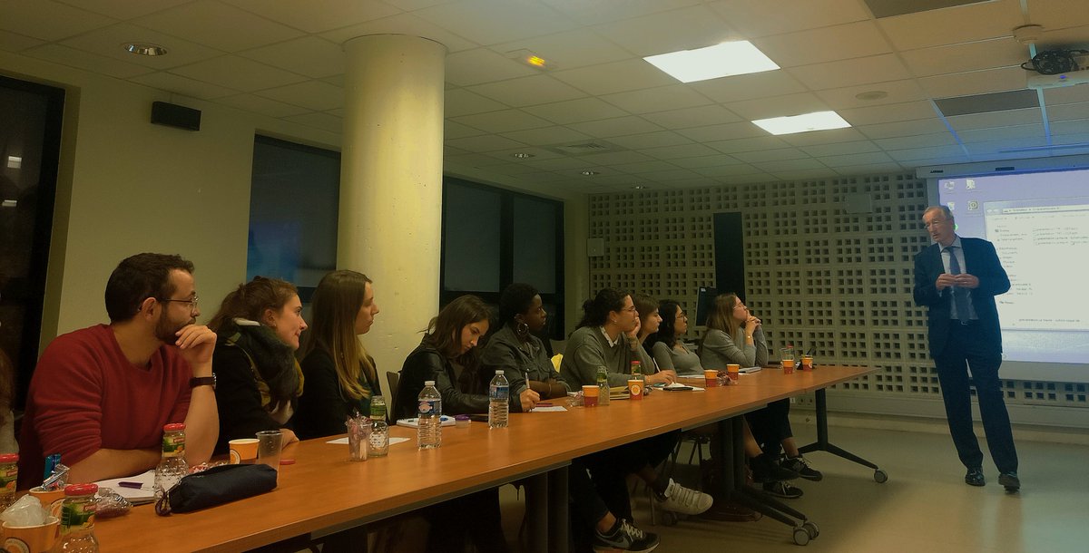 DauphineDRC's tweet photo. Merci à William #Koeberlé président du 
@CdCFcommerce d'avoir présenté aux étudiants le comité du commerce en France et ses enjeux nationaux !

#Master206 #commerce #rencontre #LeHavre https://t.co/EMERPseMdF