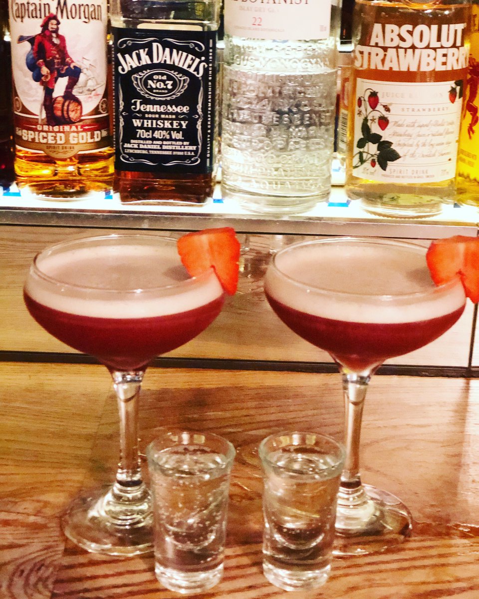 SlugLincoln1's tweet photo. Enjoy your Saturday with 241 on all cocktails when the same! 😍 https://t.co/ALadOxIYpe