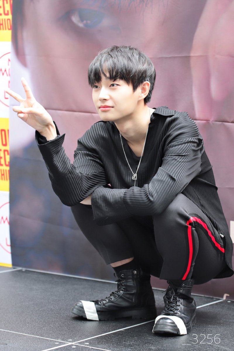 __3256's tweet photo. 190928 도쿄 이벤트 시오도메 1부
 #김용국 #JINLONGGUO #キムヨングク #金龙国 https://t.co/iUbAPwEDL6