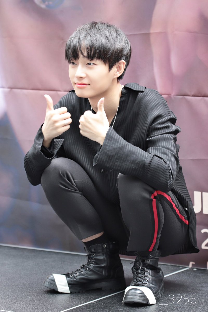 __3256's tweet photo. 190928 도쿄 이벤트 시오도메 1부
 #김용국 #JINLONGGUO #キムヨングク #金龙国 https://t.co/iUbAPwEDL6