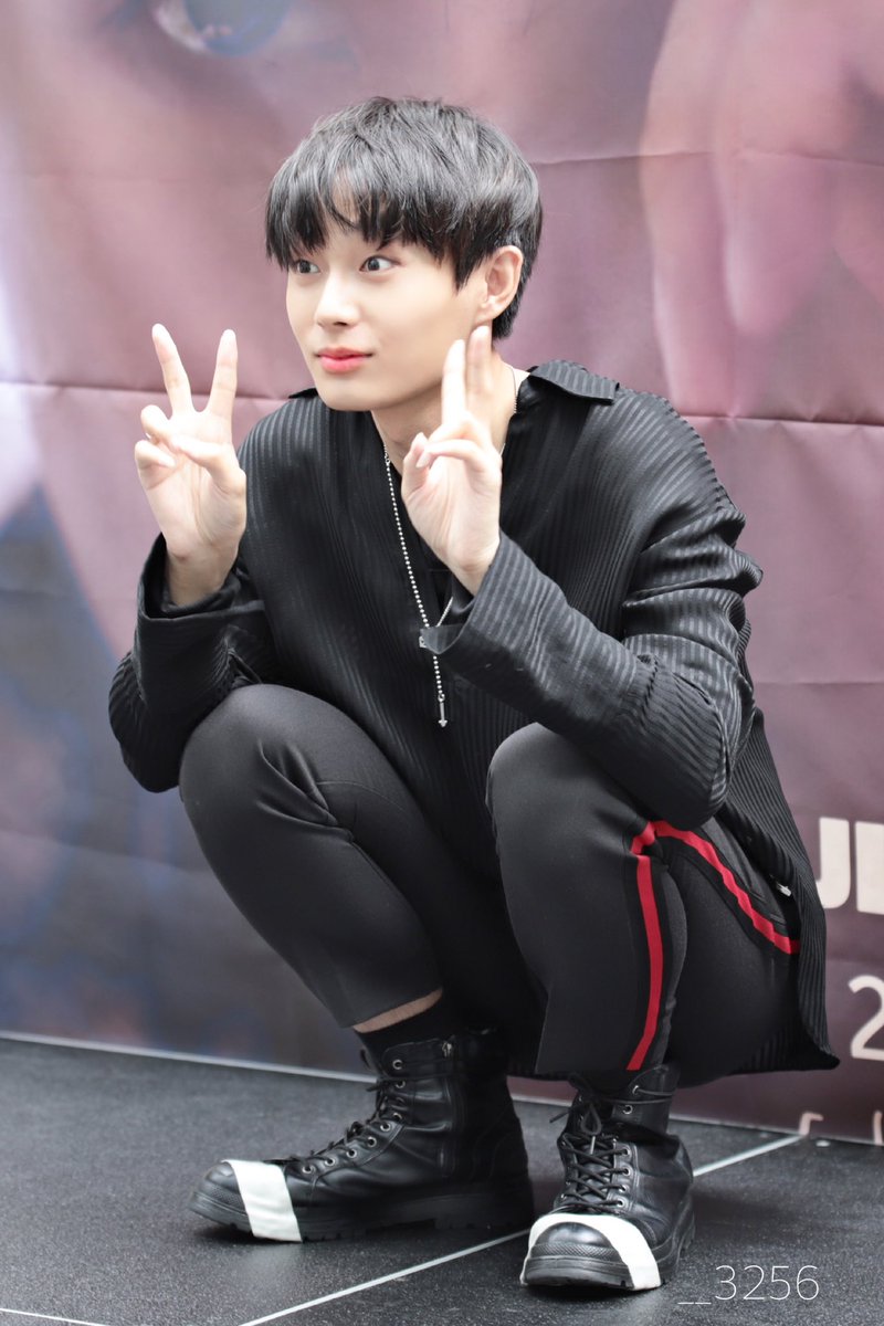__3256's tweet photo. 190928 도쿄 이벤트 시오도메 1부
 #김용국 #JINLONGGUO #キムヨングク #金龙国 https://t.co/iUbAPwEDL6