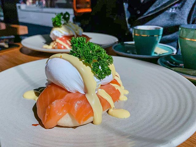 Smoked salmon eggs Benedict at Mojo Waterfront in Wellington #breakfast #food #smokedsalmonbenedict #wellingtonnz #newzealand 🇳🇿🍳