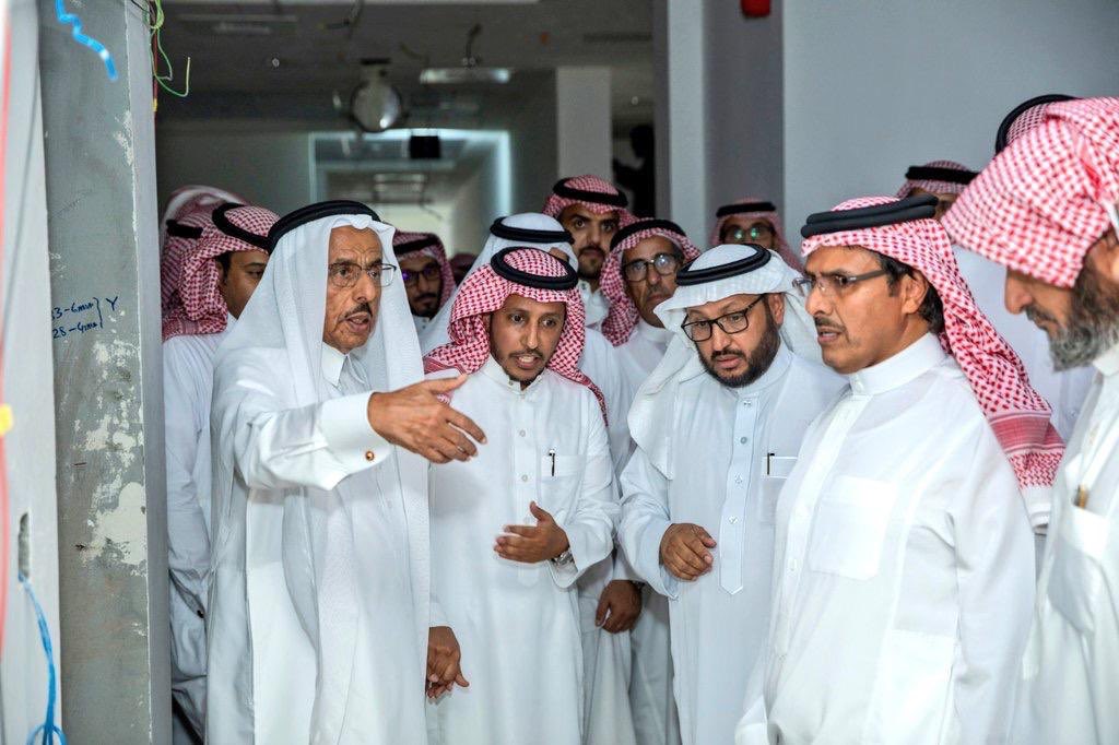 gdmsupply's tweet photo. زيارة وكيل الوزارة المساعد للإمداد والعقود الأستاذ حمد بن ناصر المناع ووكيل الوزارة للإمداد والشؤون الهندسية المهندس عصام الجبير ومدير عام الشؤون الصحية في منطقة الرياض الدكتور محمد التويجري ومدير عام الإدارة العامة للتجهيزات الأستاذ عيد الحارثي لمستشفى تمير العام. https://t.co/pXfF5cq2a1