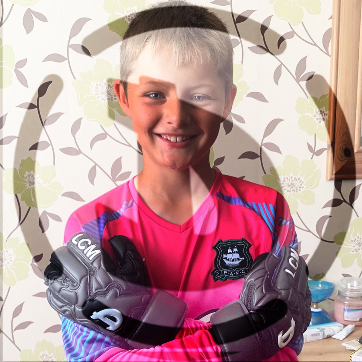 Leanne_Howarth's tweet photo. Good luck to all Defiance keepers this weekend 💪🏻🔥🧤
Tom’s looking forward to his match tomorrow against Bristol Rovers ⚽️ @Defiancegloves @PAFCAcademy #sponsoredbyjustin #defiancegloves #plymouthargyleacademy #pafc #goalkeeper #defiancefamily #goalie https://t.co/tNk8CuFRKP