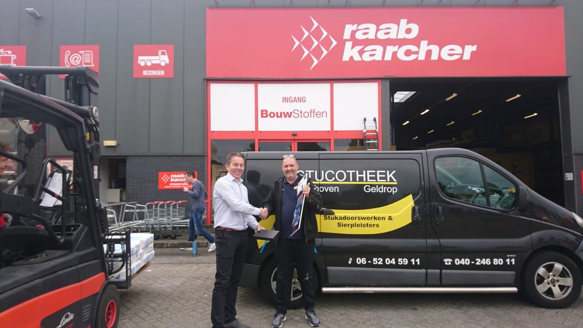 We feliciteren #Stucotheek Marc Jonker met zijn gewonnen prijs van <a href="/Villeroy/">Villeroy</a>&amp;Boch . Hij mag een jaar lang zijn bus gratis wassen.