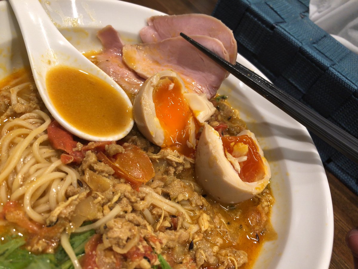 yudukinatsume's tweet photo. No.393
麺や一芯(神戸市灘区)
"スープキーマカレーラーメン"+味玉
野菜の風味と仄かな酸味よいピリっとカレースープ。牛乳で円やか。シコっと中細麺。シャキシャキ水菜。ほぐし鶏とミンチ。トマトに玉葱。トロンと味玉。燻香よいシットリモモチャーシュー
旨〜〜い(^｡^)
最後にごはんミニ投入し満足‼️ https://t.co/kGa2w5GfKT