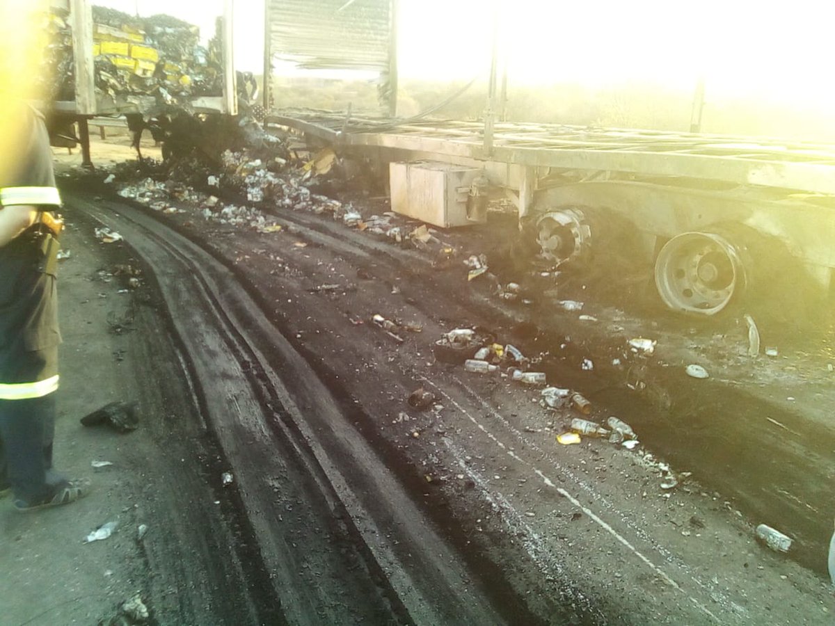 TrafficSA's tweet photo. Tshwane - N1 Highway: the scene of yesterdays #FatalCrash north of Pumulani plaza #N1Closure https://t.co/Pz24MCYQfE