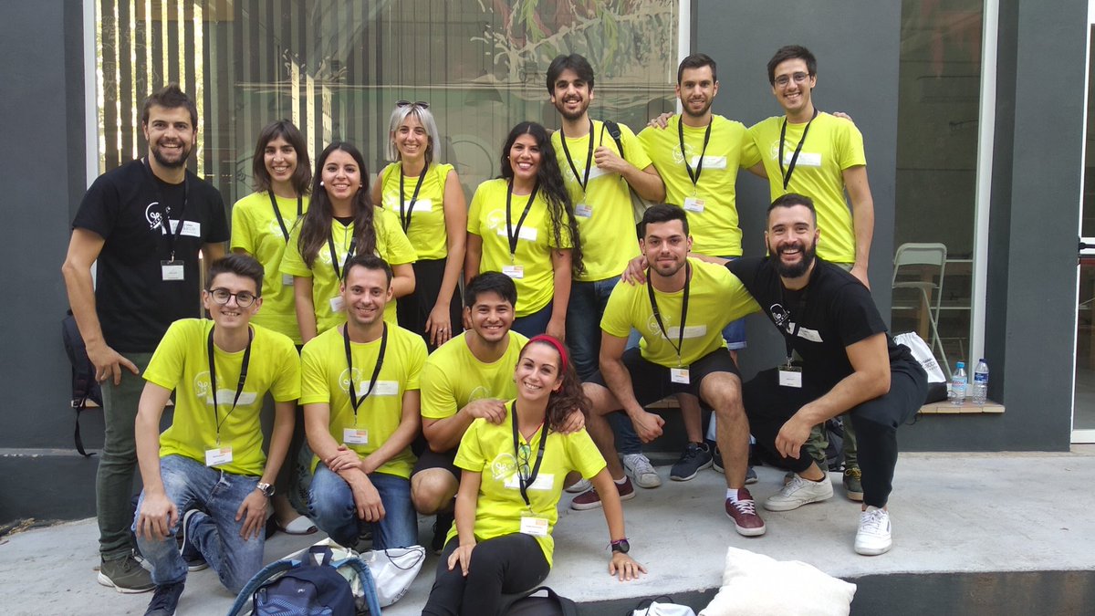 🔥Recta final!🔥 Toda la carne en el asador con mis dos equipazos! Último sprint picando piedra ⚒ para sacar la mejor idea innovadora en este @hackathonVLC #InnovayAccionBusinessChallenge2019