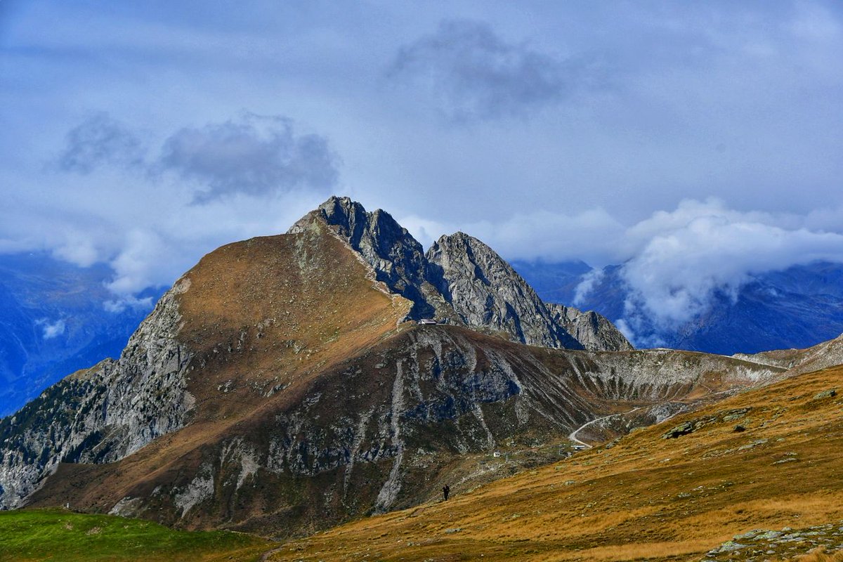rgruhn's tweet photo. Guten Morgen! - der Ifinger, ein beliebter Aussichtsberg über #Meran2000
#suedtirol #travel
#photography #fotografie #landscapephotography https://t.co/lXMETRTVxR