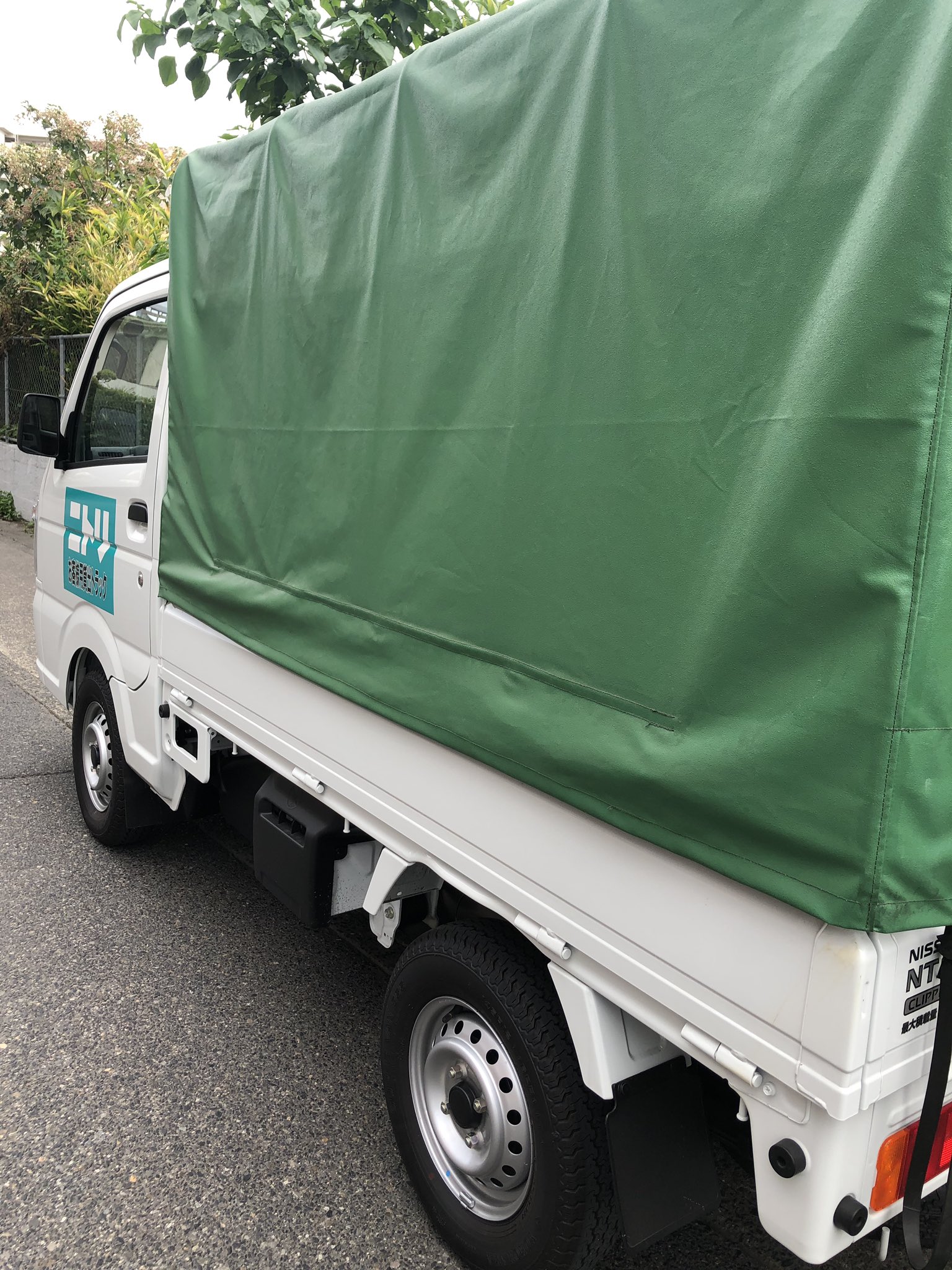 ふとりりんか ニトリでたくさんお買い物したからトラック借りて運転してるけど怖たん もえかちゃん乗せてるから事故ったらダメだ いつも乗ってる車サイドブレーキ が足元だからこれ手の方にあったから最初戸惑った