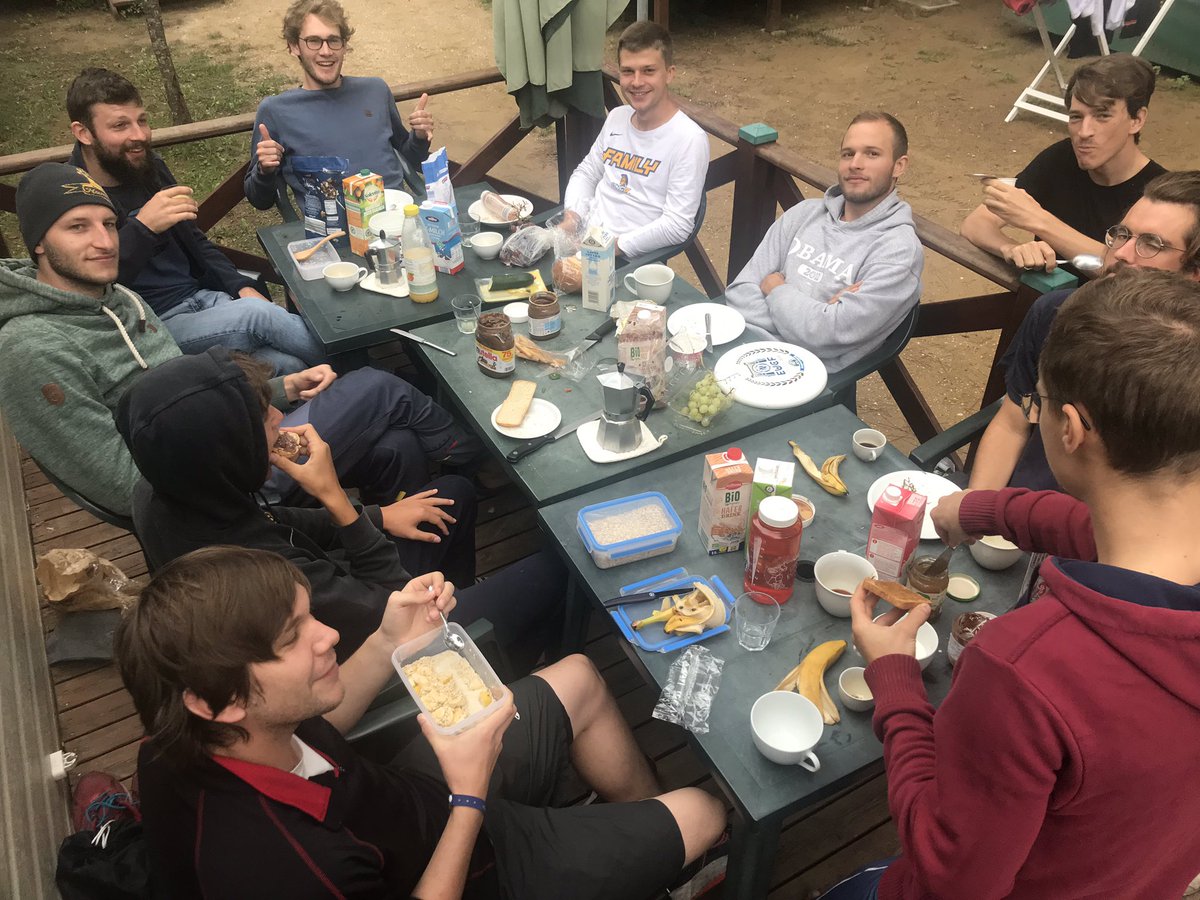 heidees's tweet photo. After looking at the schedule it became clear that there was no reason to make it into the upper pools. Those idiots are already playing. #weekendwiththeboys @eurozoneulti @Ultiworld https://t.co/L7nPXutWzG