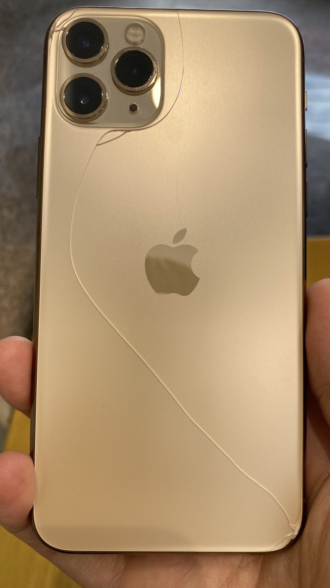 iPhone 11 Pro 256G 背面割れ-