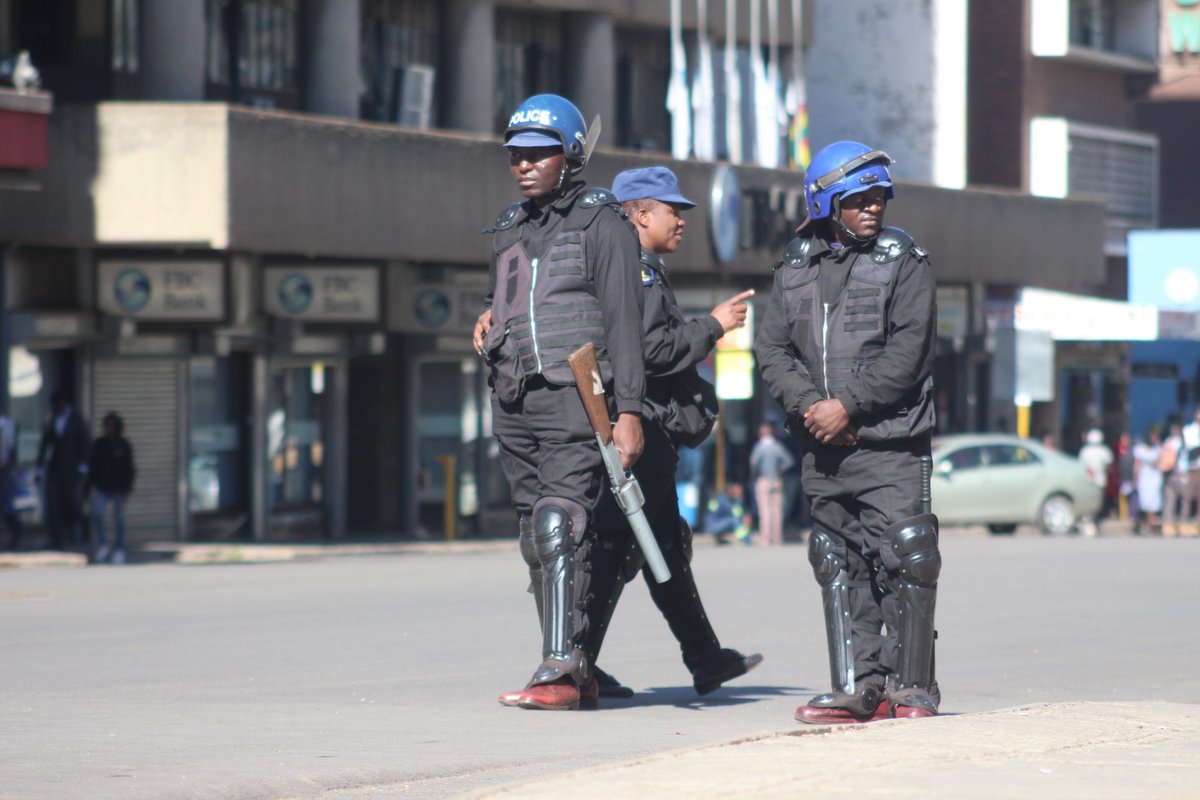 CCCZimbabwe's tweet image. All in the name of #CitizenProtection as @PoliceZimbabwe  block all roads around #MRTHouse 
#MDC20thAnniversary 
#ThePeopleShallGovern
#MDCRELOAD