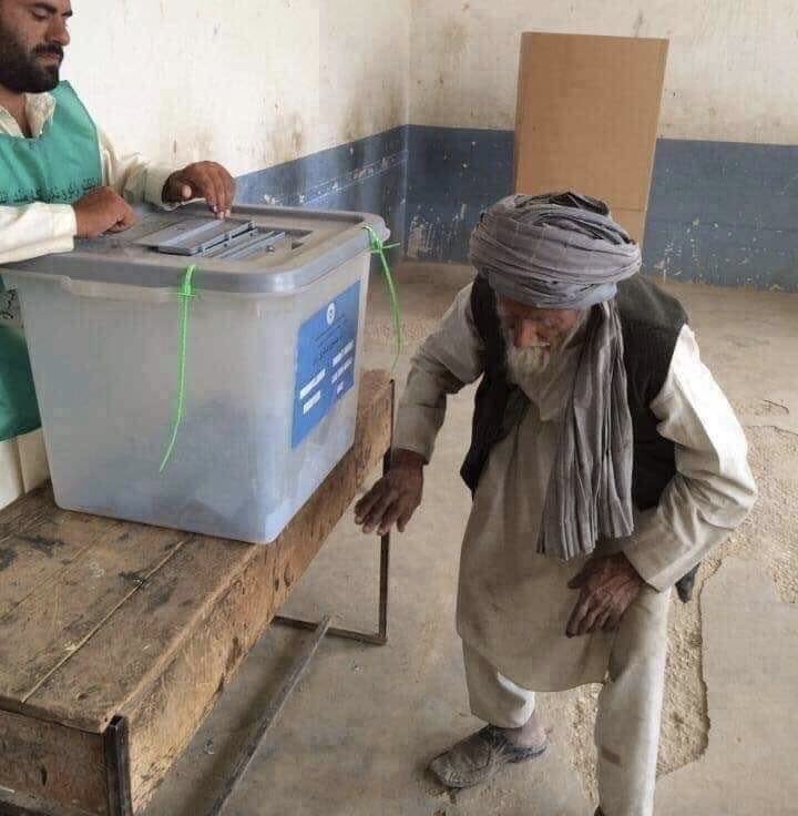 Found really inspiring photos from today's presidential election. May peace prevails in the region. Peace in #Afghanistan is immensely required. 
#AfghanElection