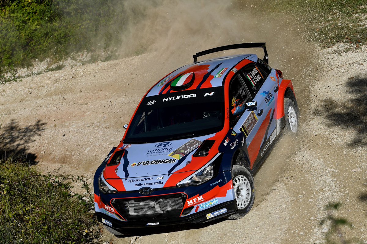 ➡️➡️Questo sabato <a href="/UScandola/">Umberto Scandola</a> dopo le due tappe su asfalto, torna al Rally Il Nido dell'Aquila per la lotta al titolo del Campionato Italiano Rally Terra sempre a bordo della Hyundai i20 R5 New Generation💯!