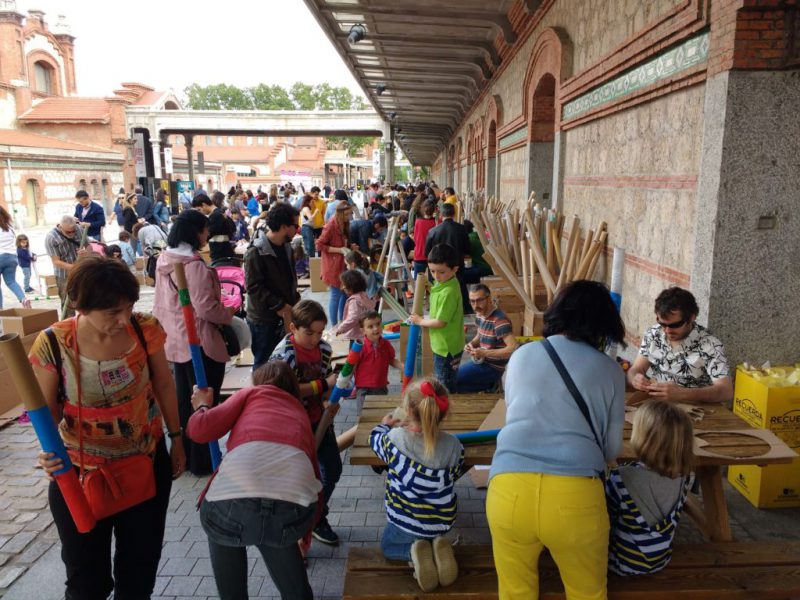 <a href="/LoveCarton/">Love Cartón</a> el festival para fomentar y difundir la creatividad y el diseño en cartón trae propuestas para el fin de semana en la Central de Diseño de <a href="/mataderomadrid/">mataderomadrid</a>  
Consulta la programación ☛ ow.ly/YWBv30pBcsd 

<a href="/di_mad/">DIMAD</a> <a href="/mummons/">Mummons</a>