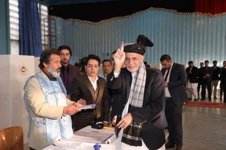 AryanKh64712246's tweet photo. د يو پرامنه مترقي ،مستحکم،جمهوري او غني افغانستان په هيله...
#Vote4Ghani
#Vote4Democracy
@_Watanpal @zarmina_k @Nargisafsheen99 @ShafiqaKhplwak https://t.co/jtAh89G3Md