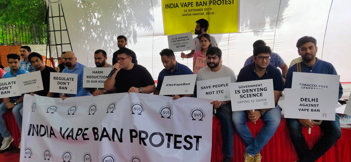 vapeindia's tweet photo. India Vape Ban Protest from Delhi. Why Govt is denying science ? #BanNeverWorks #NoVapeBan #RollBackEcigBan @nsitharaman @drharshvardhan @MoHFW_INDIA @narendramodi @rashtrapatibhvn https://t.co/KLD6YNwSRL