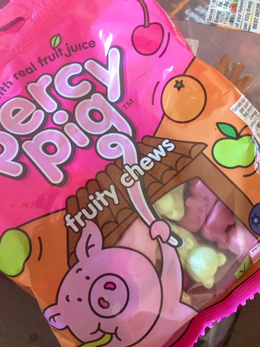 THUNTER_x's tweet photo. Percy pigs 🐷 at the ready !!
🐷🎥🍿
#suitableforvegetarians https://t.co/TzaAtNYMsq