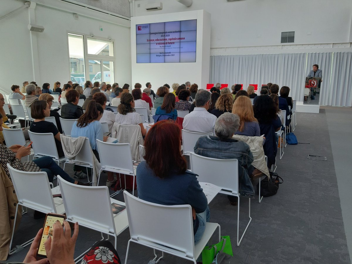Al via il convegno inaugurale di #fondazionegolinelli dedicato a insegnanti e dirigenti scolastici. Saluti introduttivi del Direttore Generale <a href="/_AntonioDanieli/">Antonio Danieli</a> #opificiogolinelli #fondazionegolinelli #scuola