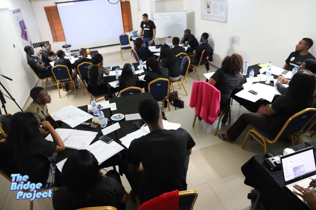 TheBridgeProje3's tweet photo. Our Participants at the Bridge Project #FromCorper2Gold are back in class today to learn Skills in CREATIVITY and COMMUNICATION. Creativity is the highest level of thinking. Good to go. Good to go! @GbitseBarrow @ijomahhenry @LearningDimens2 @npower_ng @WorldEcoFourm https://t.co/uI1RyNNLuC