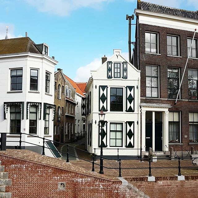 nachholland's tweet photo. Still deserted
#schiedam #alley #oldtown #netherlands🇳🇱 #holland #thisisholland #superholland #niederlande🇳🇱 #altstadt #gasse #travelholland #travelblog #reiseblog #insta010 #igersnetherlands #nederland🇳🇱 https://t.co/5T4VrPDyVr https://t.co/M0me3M4jub
