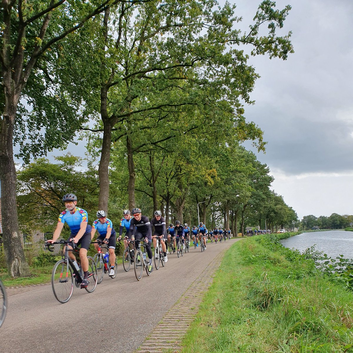 Danielle_Bkkrng's tweet photo. Gelukkig hebben we de foto's nog 📷😉
Wat 'n mooie Healthy Hundred Tour editie 2019! Met aandacht voor zaken die bijdragen aan #MeerGezondeJaren, zoals de voeding van @InterzorgNrdNed en voldoende beweging!
Linkje:
https://t.co/pV1c16rGw9
Iedereen bedankt voor zijn/haar inzet! https://t.co/tPjMKGWQRd