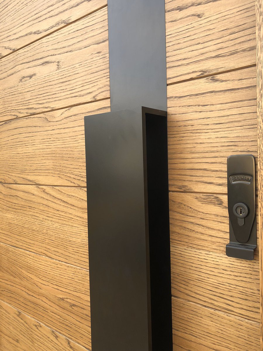 MorphInterior's tweet photo. Loving the design detail on this bespoke front door and handle design in-house by us at #MorphInterior.
*
#design #interiordesign #home #decor #architecture #art #inspiration #furniture #decoration #style #interior #luxury #interiors #love #instagood #house https://t.co/DDS4Wr5fVu