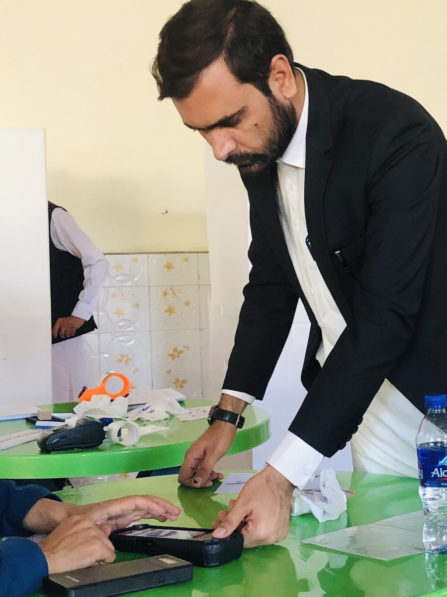 atta_fida's tweet photo. ما خپله رایه دامن په فضا کی وکاروله خپل مسولیت او حق می ادا کړ او هیڅ نوعه امنیتی ستونزه سترګو ته را نغله. تاسو هم راشی او خپل مسوليت ادا کړی.
مونږ ګټونکی يو.
#Afghanistan
#AfghanElections2019
#vote4ghani https://t.co/bfuojYYjaL