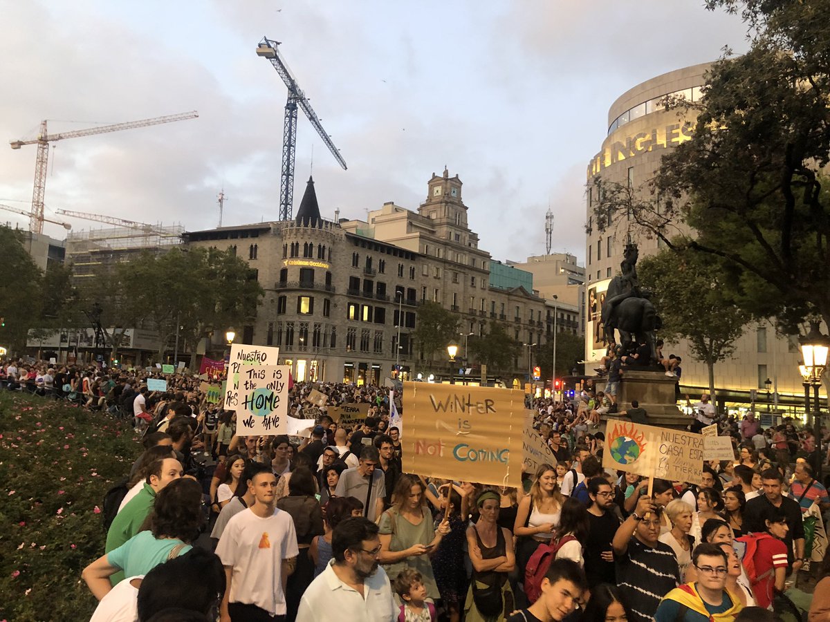 NedHowey's tweet photo. The #ClimateStrike was a start. We know #thehouseisonfire. It’s time for governments to work together and respond to the true urgency + scale of change needed. Our species (+ others) will go extinct soon. This is greater than any threat we’ve faced. #demalive @DemocracyAlive https://t.co/Zhembz7r0h
