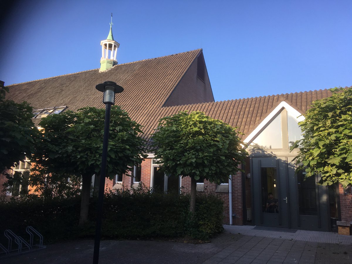 Vorig weekend zijn we voorzichtig gestart met enkele bewoners. Wat ging dat goed! Ze zijn ondertussen helemaal gewend, je ziet iedereen genieten. Dit weekend mogen we ook de eerste logees verwelkomen in ons mooie gebouw. #Trots #ouderinitiatief #wonen #logeren #jongeren #emb