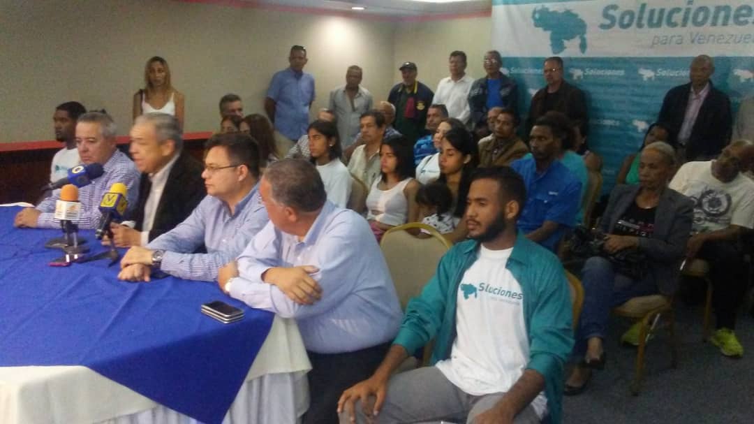 SpvfLeoGonzalez's tweet photo. Hoy más que nunca Venezuela reclama, exige y necesita que exista la Unión o la unidad nacional. La mesa de dialogó nacional es amplía y redonda porque necesitamos salir de esta crisis nacional pero eso primero pasa por lograr el entendimiento y reconciliación nacional...
#SPVJCcs https://t.co/zSo8pJDwuT