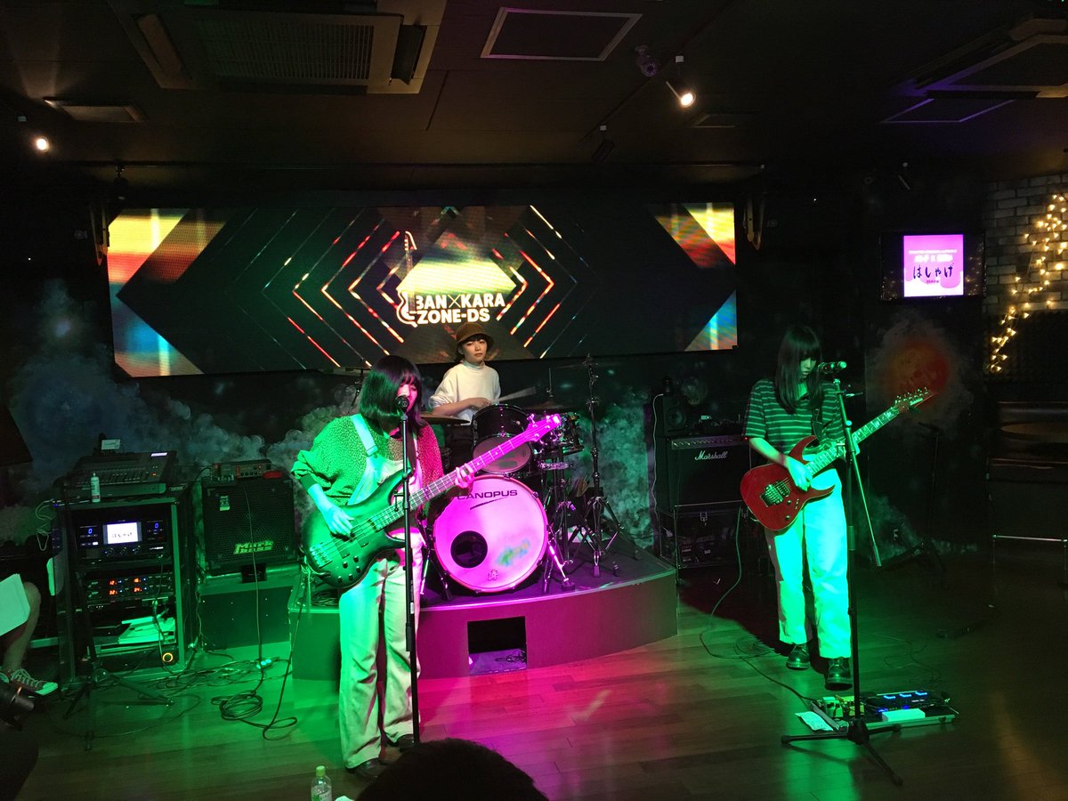plusONE19692173's tweet photo. BOWさん演奏中です！ https://t.co/WrilAgjJja