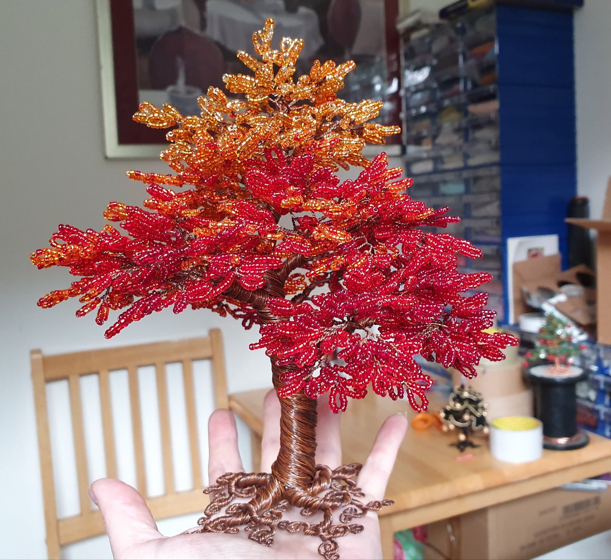 Morning #UKGiftHour! 😀 Up early for a change - excited for my dad arriving 😁 Hope you're all well? 

Wanted to give you the first sneak peek of my latest tree - not photographed properly yet (or listed) but couldn't wait to show it off 😄

#UKGiftAM #SaturdayMorning