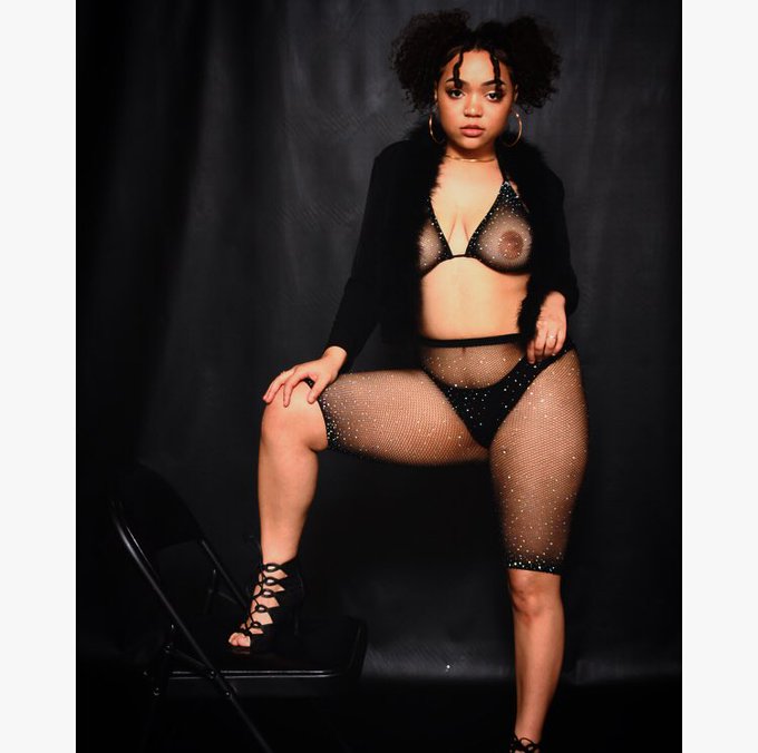 2 pic. #freethenip #fishnets #njmodel🖤🥀⛓ https://t.co/KLP1yz6OWG