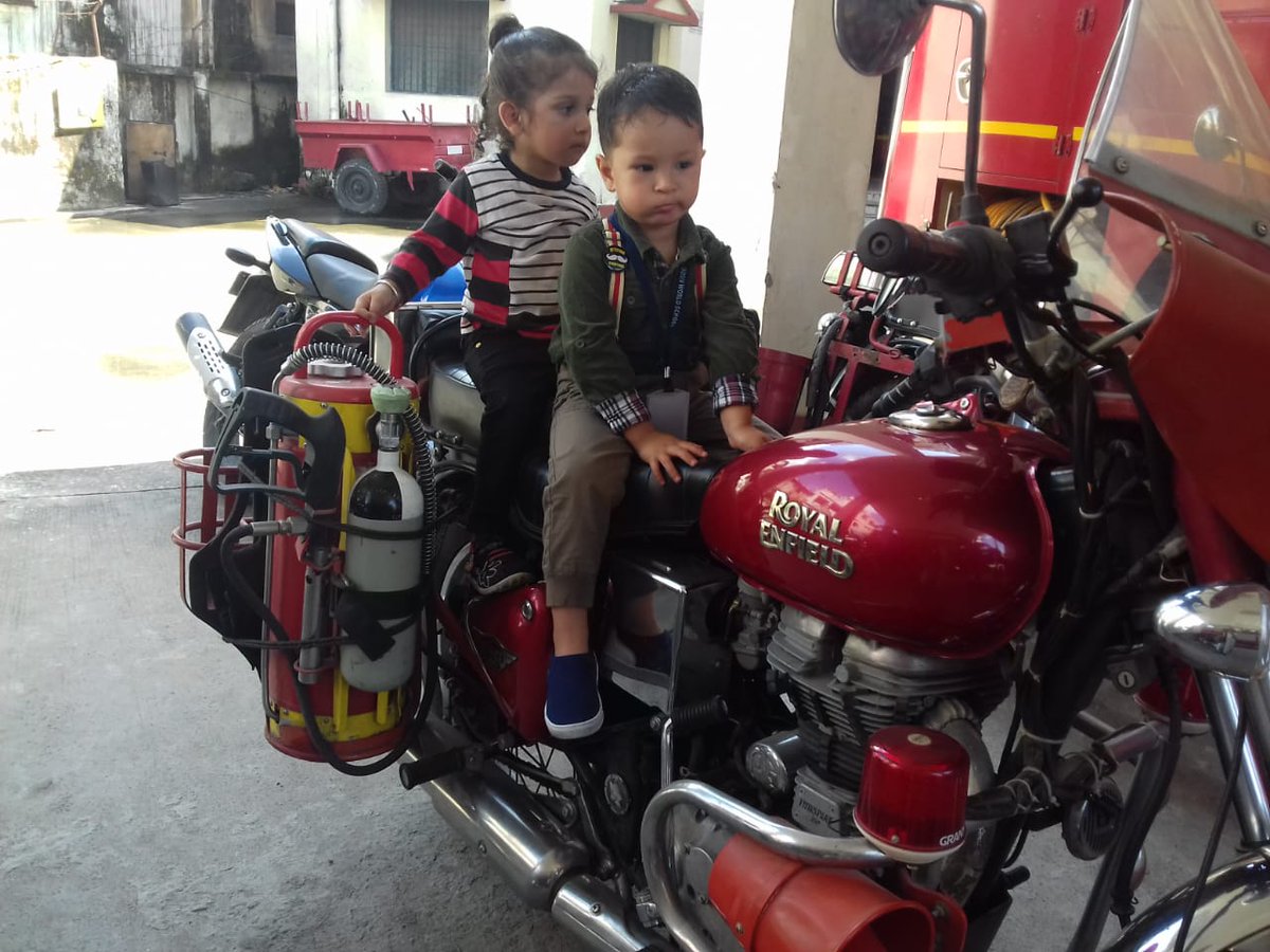 doonworldschool's tweet photo. #doonworldschool organised an informative excursion for the students of the kindergarten. The young toddlers, accompanied by their class teachers were taken to the Fire Department's Station on railway road, Dehradun. https://t.co/Ds8AvSNOd8
