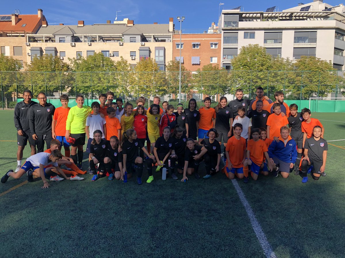 rsierramorales's tweet photo. Ahora toca fútbol @GSDcdeportivo de @Charly_Marcos y Fran contra un gran @AtletiFemenino de @dbravob13 !!! Seguimos #gogsd !!! https://t.co/ptM6io4Bbc