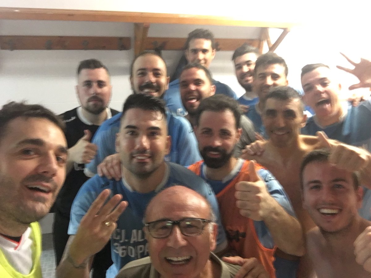 Grandeeeees!!! Victoria en el debut en PRIMERA de la @elchefutbolsala @barrestaurantecalasparra @bbelche