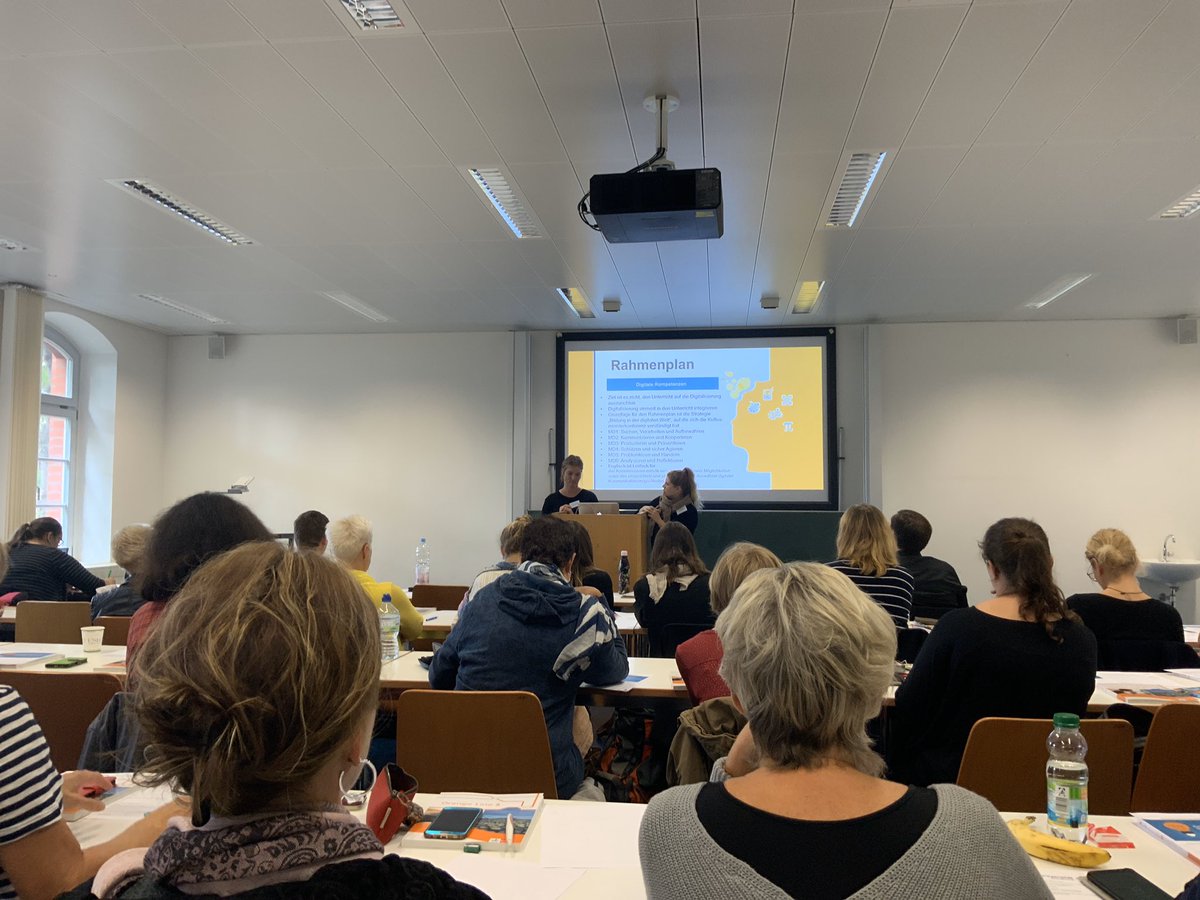 Keine Angst vor Digitalisierung Workshop auf dem #Fremdsprachentag ist rappelvoll. Auch ein Zeichen das die KuK keine Angst vor Fortbildung haben! #MVedu #Twitterlehrerzimmer