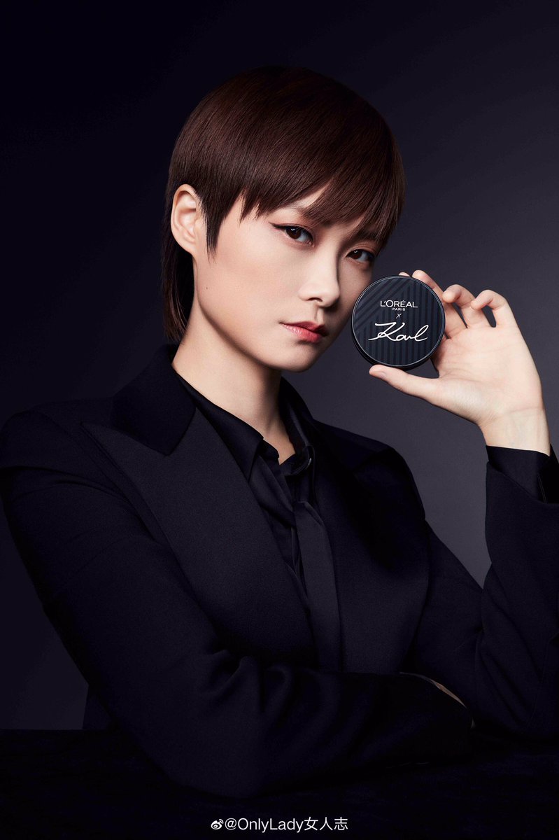 EvelynGao_China's tweet image. 𝑳’𝑶𝒓é𝒂𝒍 𝑷𝒂𝒓𝒊𝒔 𝒙 𝑲𝒂𝒓𝒍 𝑳𝒂𝒈𝒆𝒓𝒇𝒆𝒍𝒅 𝒙 𝑪𝒉𝒓𝒊𝒔 𝑳𝒆𝒆
巴黎欧莱雅 #loreal X 卡尔•拉格斐 #karlagerfeld x 李宇春ChrisLee 
#ChrisLee #liyuchun #apc #music  #李宇春 #리위춘 #이우춘 #superstar #singer #chic #model #icon #gorgeous #China #idol #fashion
